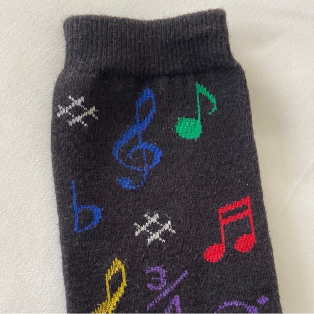 MUSICAL NOTE PATTERNED BLACK SOCKS - Picture 4 of 9